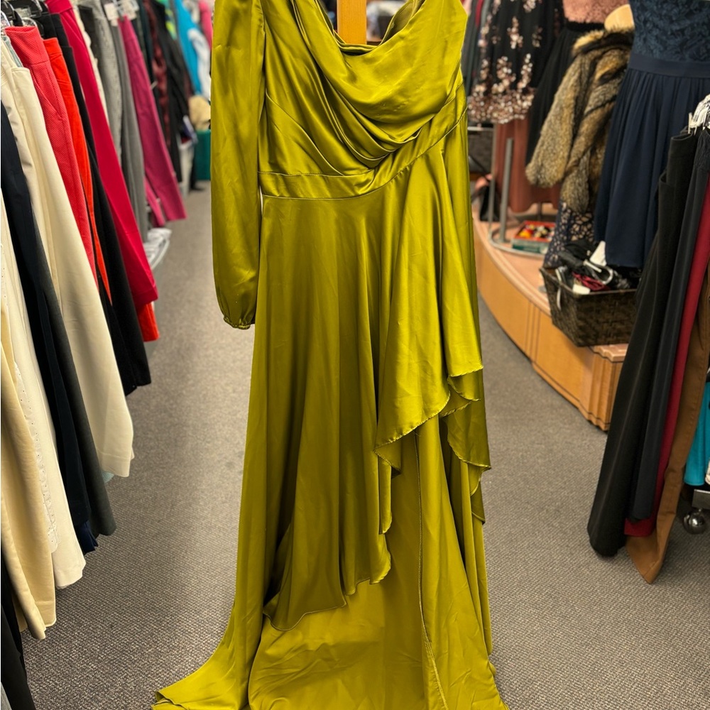 Mac Duggar Ladies 12 olive green Formal one
